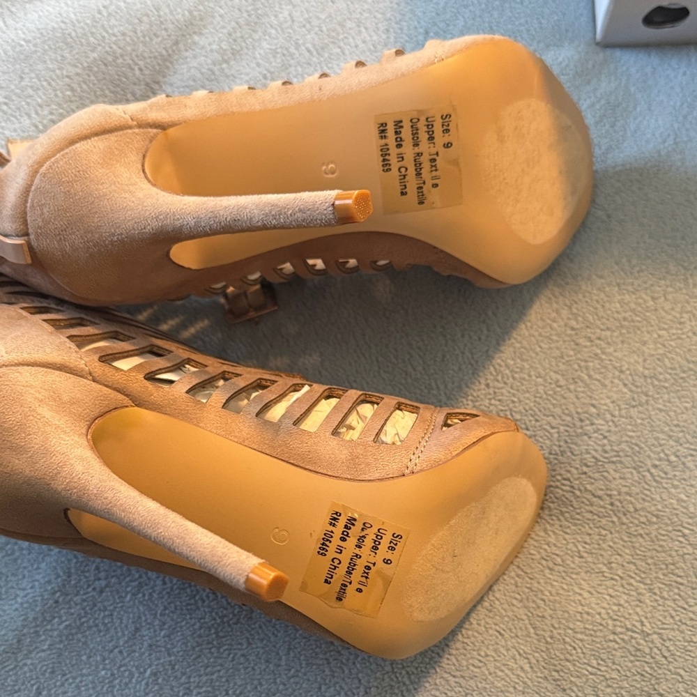 Elegant Tan Cutout High Heels - Picture 3 of 3